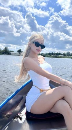 Experience Passion and Elegance with Papavero Scarlatto Escorts